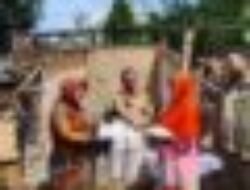 Rumah Warga Roboh, Lina Ruslinawati Langsung Beri Bantuan