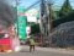 Angkot Jurusan Goalpara Sukabumi Hangus Terbakar di Depan RS Hermina, Lalu Lintas Sempat Lumpuh Total
