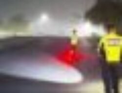 Tabrakan di Cisaat Sukabumi, Motor vs Truk Box Dua Orang Luka-Luka