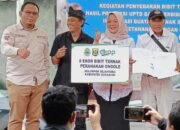 Dinas Peternakan Kabupaten Sukabumi Salurkan Bantuan 8 Sapi di Ciemas