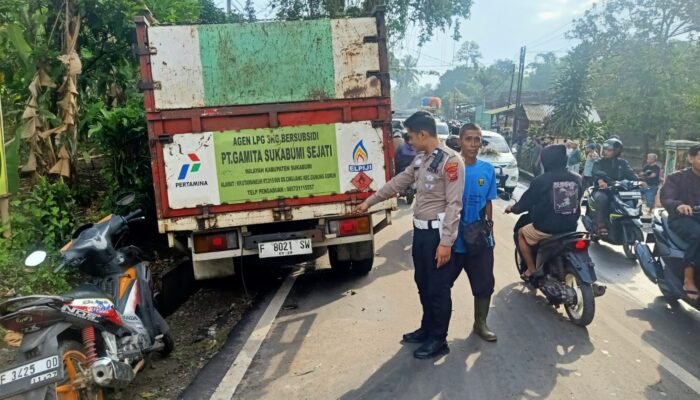 Truk Bermuatan LPG Tabrak Dump Truk di Cikembar, Dua Sopir Luka
