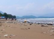 Pesona Pantai Citepus Sukabumi Saat Libur Panjang Tercoreng Sampah