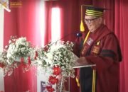 Momen Unik saat Profesor Jadi Lulusan Terbaik Program S2 Nusa Putra, Bukti Ilmu Tak Mengenal Gelar