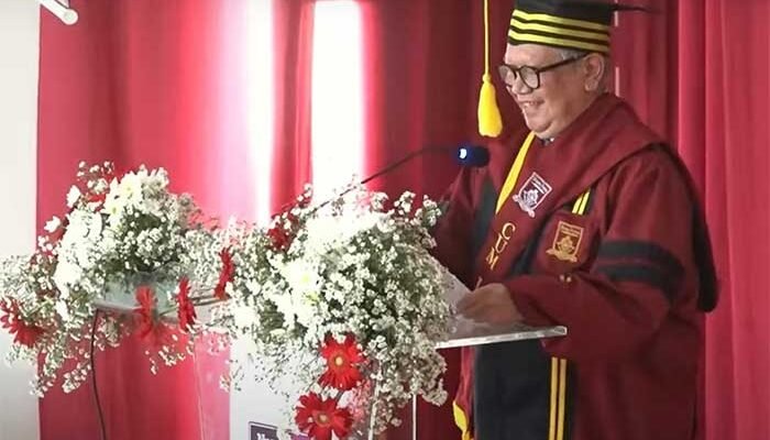 Momen Unik saat Profesor Jadi Lulusan Terbaik Program S2 Nusa Putra, Bukti Ilmu Tak Mengenal Gelar