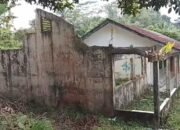 Siswa SDN Tegalega Sukabumi Belajar di Gedung Ambruk Tanpa Atap
