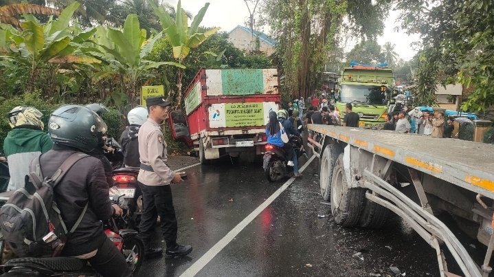 Tabrakan Truk