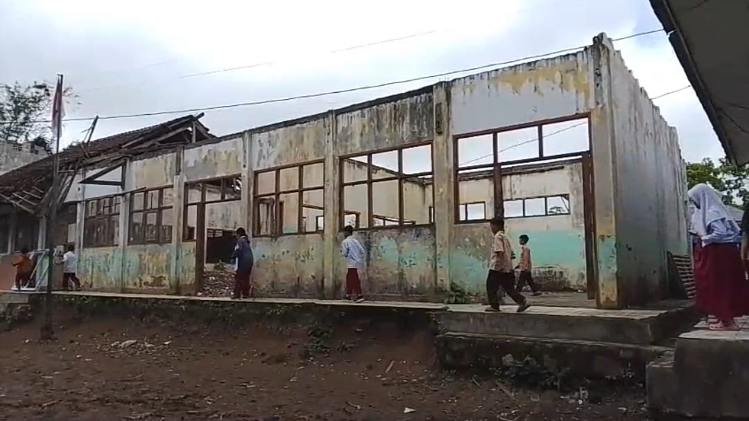 Gedung Sekolah Jampangtengah