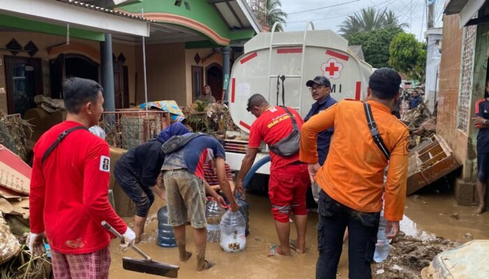 PMI Kabupaten Sukabumi Terjunkan Mobile Clinic dan Tangki Air Bersih 