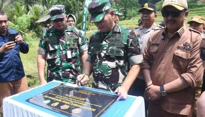 Jembatan Panel Garuda, Kado HUT TNI yang Buka Akses Empat Desa di Cisolok
