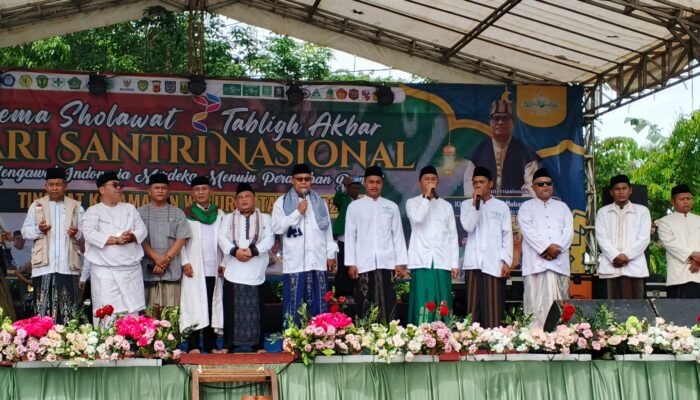 Hari Santri 2025 di Sukabumi, Ribuan Santri Padati Lapangan Waluran