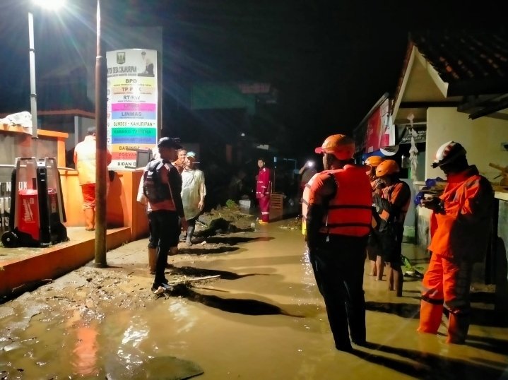 Banjir dan Longsor Terjang Cisolok
