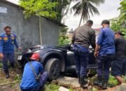 Minibus Terperosok ke Sungai Cicatih di Cibadak