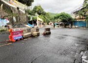Barier Tak Tertata di Simpang Gunung Butak Dikeluhkan:  Minim Penerangan, Rawan Kecelakaan!