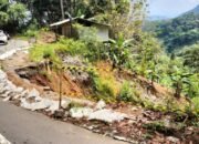Jalan Bagbagan-Kiaradua Sukabumi Tak Kunjung Diperbaiki, Jadi Ancaman Pengguna Jalan