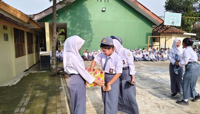 Gerakan Sapoe Sarebu: Pelajar Sukabumi Buktikan Kepedulian Tak Butuh Kemewahan