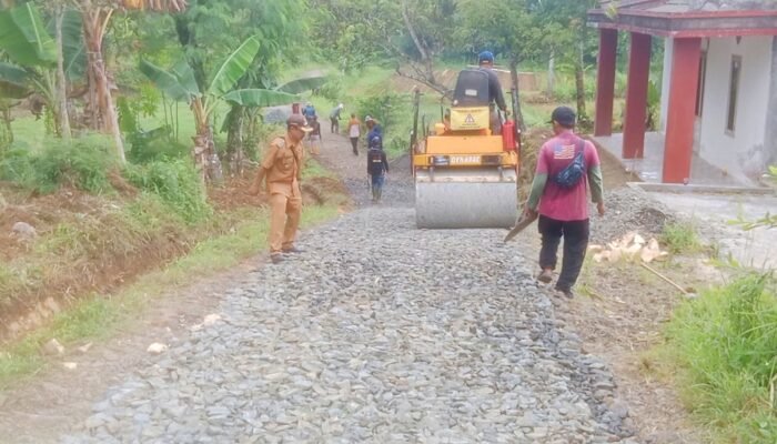 Akses Lancar, Ekonomi Bergerak: Jalan Desa Padajaya Sukabumi Resmi Diaspal