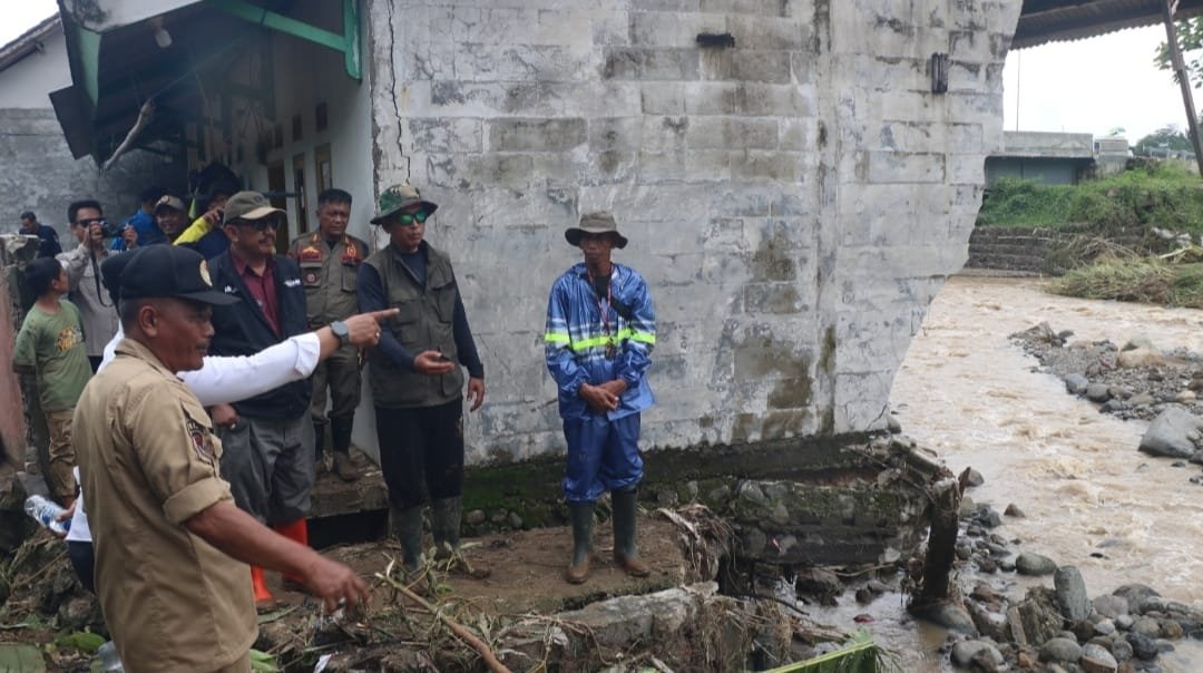 Bupati Sukabumi Tinjau Lokasi Banjir