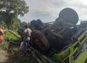 Truk Pengangkut Batu Bara Terbalik di Kecamatan Cikembar
