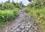 Jalan di Simpenan Sukabumi Rusak Parah, Hambat Akses Warga ke Sekolah dan Puskesmas