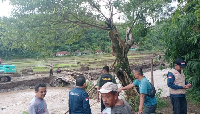 Hujan Deras di Sukabumi, Jembatan Putus, Banjir dan Longsor Terjang Tiga Desa di Simpenan