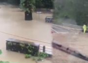 Banjir Tutup Total Jalur Provinsi Cidolog, Aktivitas Warga Lumpuh dan Drainase Disorot