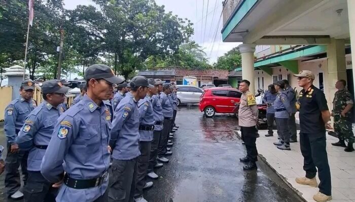 Kasi Trantib Palabuhanratu Tekankan Peran Satlinmas Desa Citepus dalam Kesiapsiagaan Bencana