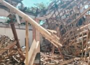 Atap Masjid Sekolah Ambruk di Jampangkulon, Diduga Akibat Bangunan Lapuk