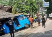 Angkot Hantam Warung Warga di Cikembar Sukabumi, Sopir Diduga Mengantuk