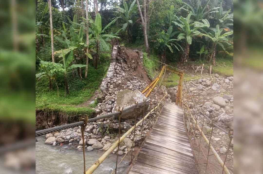 Jembatan Putus di Cikelat Sukabumi
