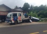 Di Warungkiara Sukabumi, Minibus Tabrak Warung