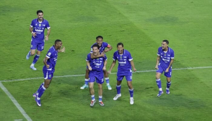 Persib Bandung Menang 2-0 atas Malut United, Kokoh di Puncak Klasemen Super League