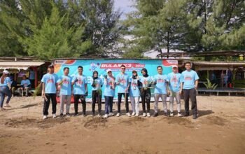 Pertamina Patra Niaga Regional JBB Gandeng Kelompok Masyarakat Balongan Lakukan Coastal Cleanup, Semarakkan Bulan K3