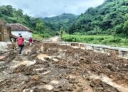 Warga Sangrawayang Bantah TPT Berdiri di Badan Sungai Cisereuh, Dibangun untuk Lindungi Permukiman