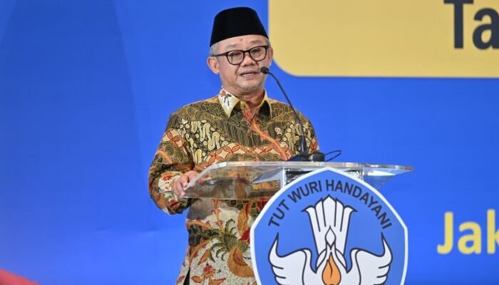 Wacana Sekolah Daring Dibatalkan , Mendikdasmen Pastikan Belajar Tatap Muka