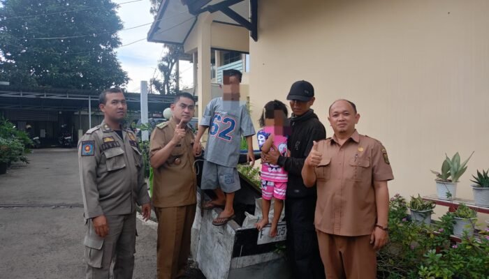 Camat Cibadak Pulangkan Warga Cianjur yang Menggelandang di Sukabumi