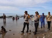 Pantau Pantai Palabuhanratu, Kapolres Sukabumi Ingatkan Bahaya Ombak dan Larangan Berenang Jauh
