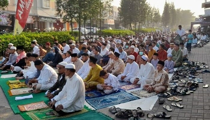 Sebagian Umat Muslim Gelar Shalat Idul Fitri Hari ini