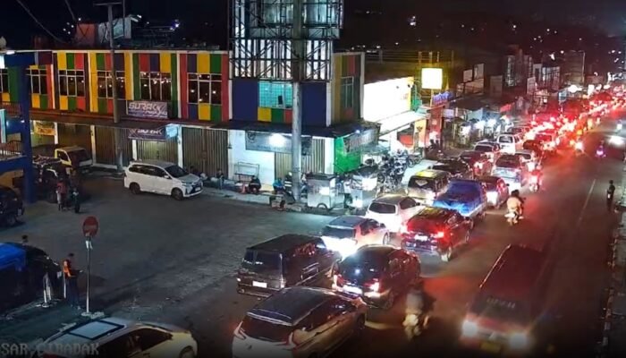 Volume Kendaraan Membludak, Jalur Cibadak-Parungkuda Macet