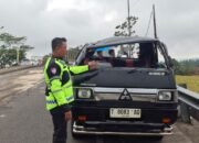 Nyaris Maut, L300 Hilang Kendali di Tikungan Lingkar Selatan