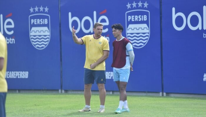 Jupe Ingatkan Persib: Fokus Lawan Semen Padang, Lupakan Dulu 9 Laga Tersisa