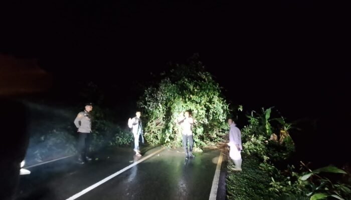 Malam ini, Jalur Sukabumi-Lengkong Lumpuh Total, Ada Longsor di Bojong Jengkol Jampangtengah