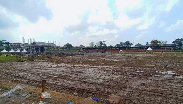 Rumput Stadion Suryakencana Jadi “Sawah” Usai Digelarnya TerAmbyar Fest Sukabumi 2026