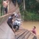 Jembatan Cibugel di Tegalbuleud Sukabumi Putus, Pengendara Motor Jatuh ke Sungai