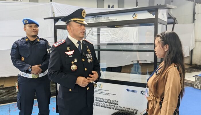 ​Lapas Sukabumi Beri Kado Gerobak Usaha untuk Istri Narapidana di Hari Bakti Pemasyarakatan ke-62