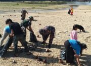 Aksi Bersih Pantai Cibuaya, Puluhan Karung Sampah Plastik Berhasil Dikumpulkan