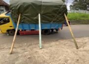 Truk Bermuatan 10 Ton Briket Patah As di Tanjakan, Nyaris Terguling di Nagrak–Cibadak