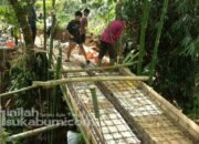 Warga Cibaregbeg Cicurug Sukabumi Gotong Royong Cor Jembatan TPU Tanpa Dana Pemerintah