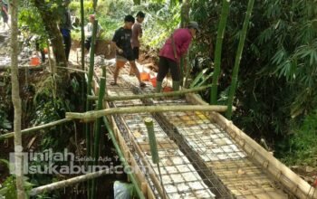 Warga Cibaregbeg Cicurug Sukabumi Gotong Royong Cor Jembatan TPU Tanpa Dana Pemerintah