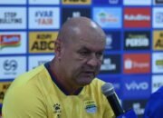 Persib Ditahan Dewa United, Bojan Hodak Minta Tim Tetap Tenang Hadapi Sisa Musim