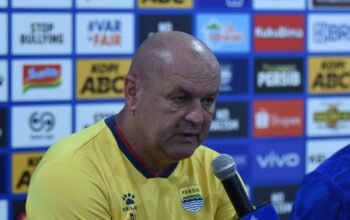 Persib Ditahan Dewa United, Bojan Hodak Minta Tim Tetap Tenang Hadapi Sisa Musim